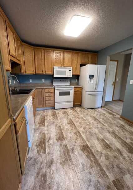 cardinal-pointe-robin-kitchen2