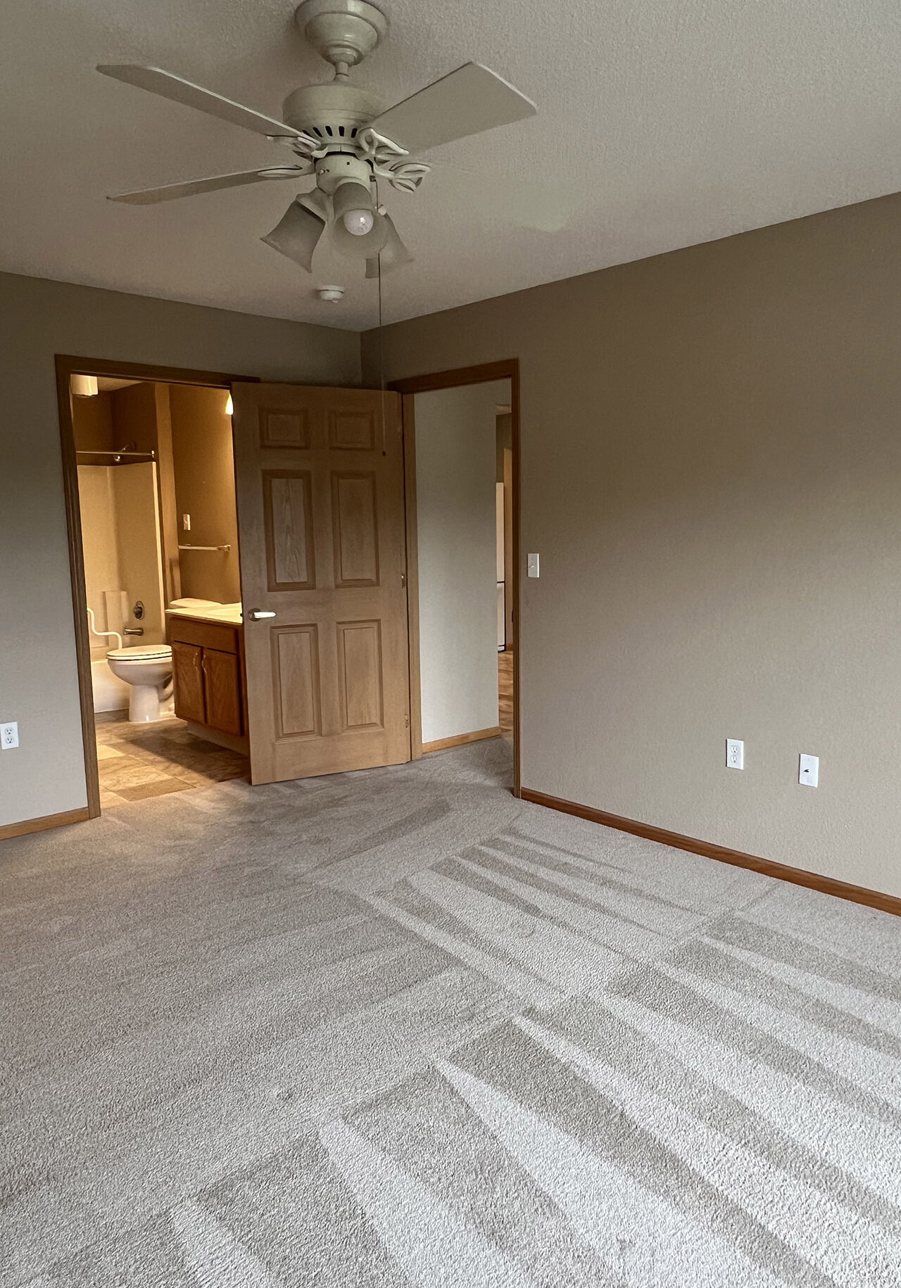 cardinal-pointe-robin-living room 2